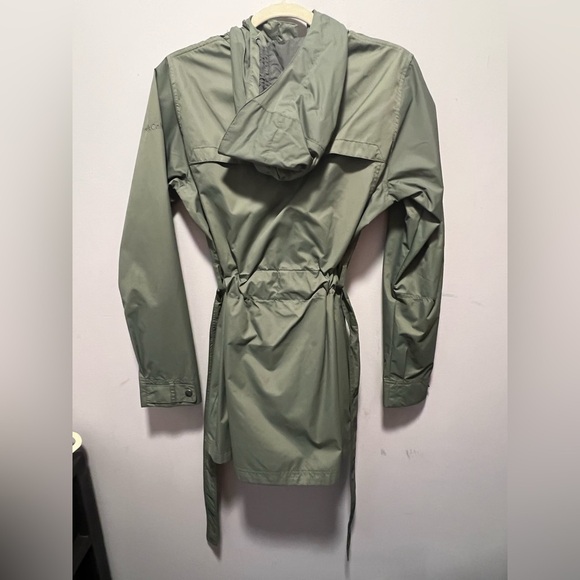Columbia Women’s Size Medium Army Green Long Hoodie Rain Windbreaker Jacket - Picture 5 of 6